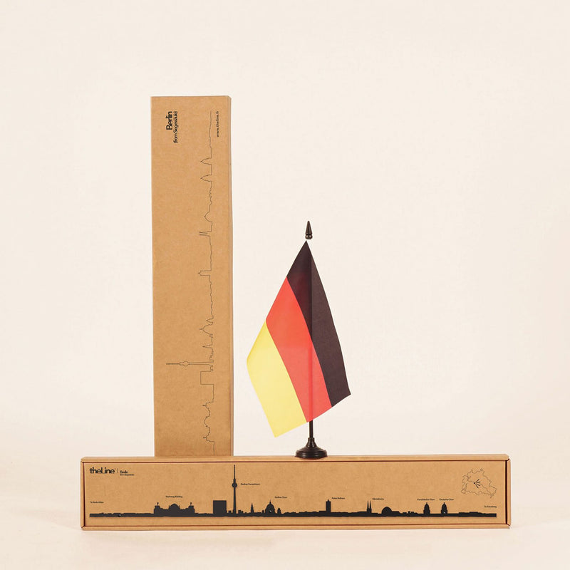 Minimalist 50 cm Berlin Line art showcases the historic and modern skyline, perfect for décor or gifts.